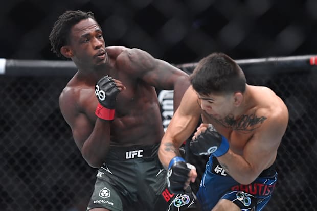 Da'mon Blackshear (red gloves) fights Mario Bautista (blue gloves) during UFC 292 at TD Garden. 