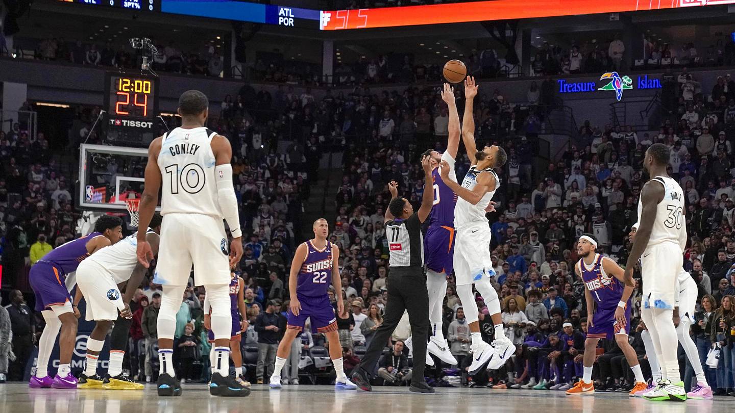 Wolves Need To Try More Of These 5 man Lineup Combinations wolves-need-to-try-more-of-these-5-man-lineup-combinations