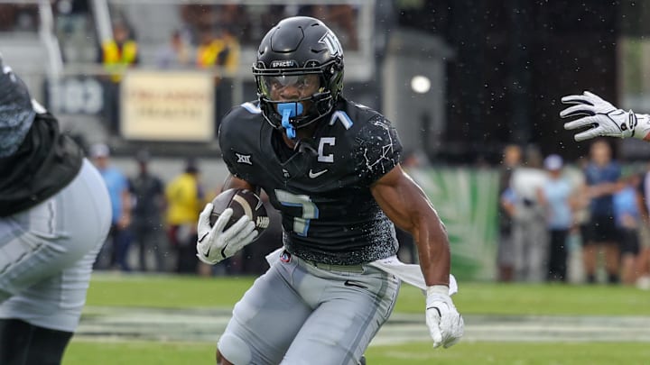 Nov 2, 2024; Orlando, Florida, USA; UCF Knights running back RJ Harvey (7) runs the ball against the Arizona Wildcats during the first quarter at FBC Mortgage Stadium. Nov 2, 2024; Orlando, Florida, USA; UCF Knights running back RJ Harvey (7) runs the ball against the Arizona Wildcats during the first quarter at FBC Mortgage Stadium.