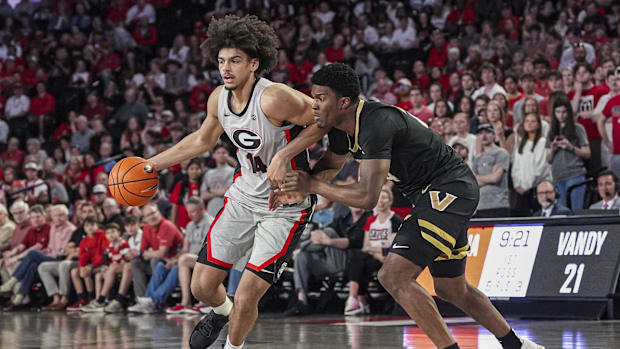 Georgia Bulldogs forward Asa Newell (14) dribbles against Vanderbilt Commodores forward JaQualon Roberts (24). 