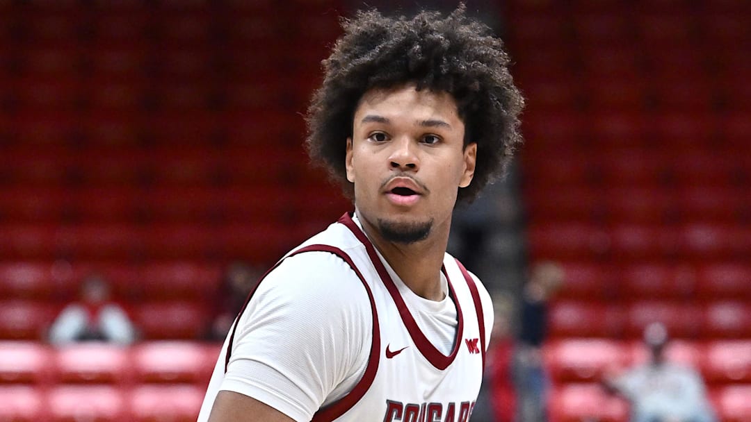 Oct 25, 2025; Pullman, WA, USA; Washington State Cougars forward Eemeli Yalaho (2) controls the ball against the New Mexico Lobos in the second half at Friel Court at Beasley Coliseum. Mandatory Credit: James Snook-Imagn Images