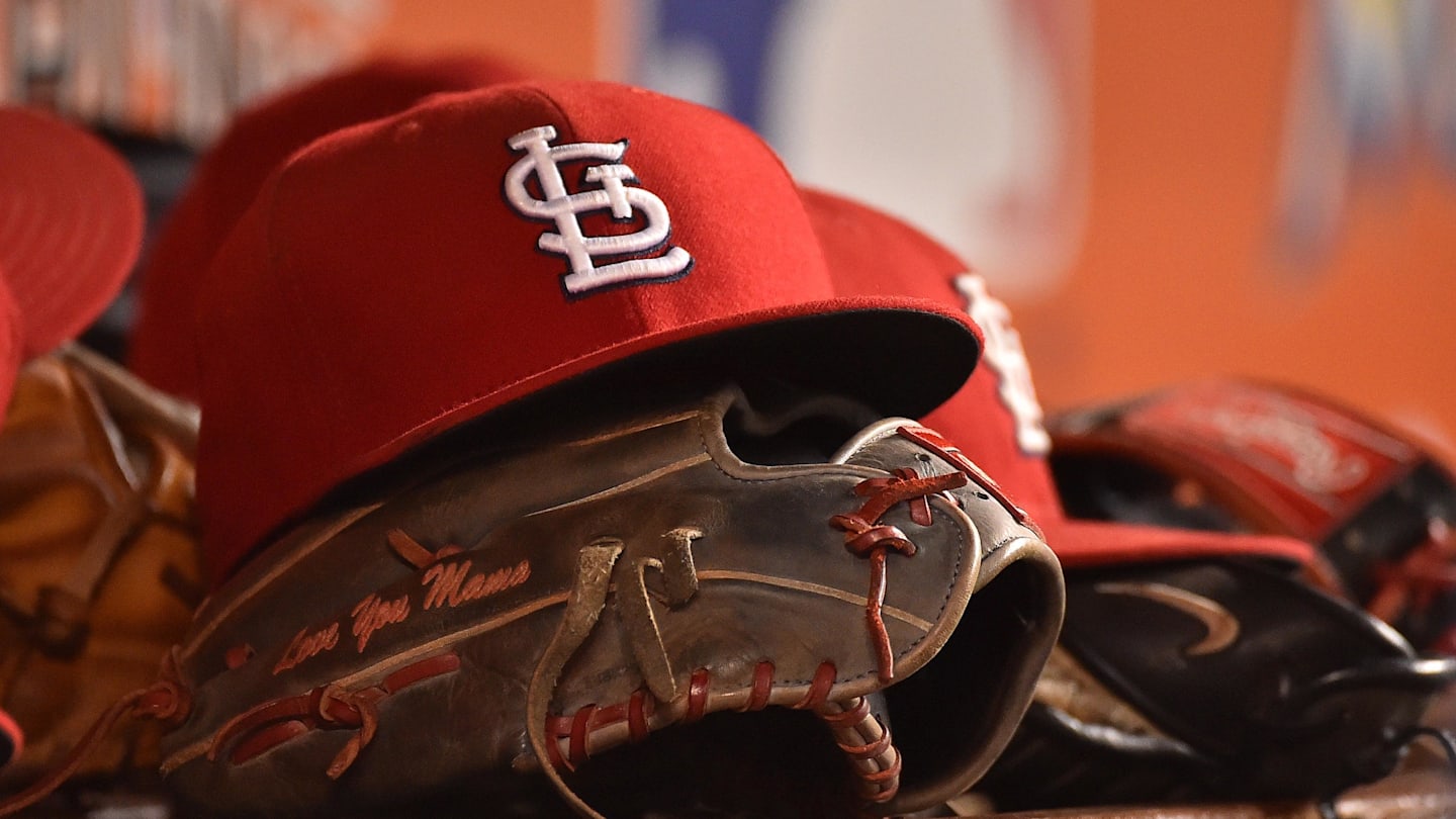 Cardinals' Nolan Arenado Benched with Shoulder Impingement vs Cubs
