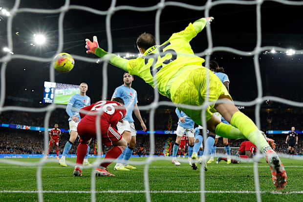 แอนดี้ โรเบิร์ตสัน (ซ้าย) และจานลุยจิ ดอนนารุมมา