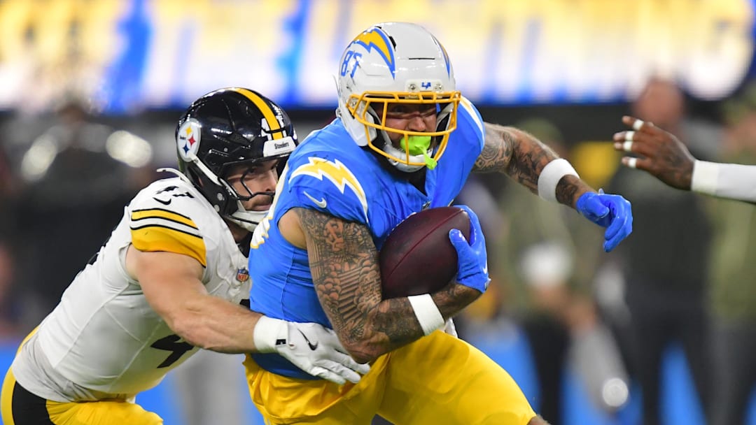 Former Los Angeles Chargers tight end Tyler Conklin (83) carries the ball defended by Pittsburgh Steelers 