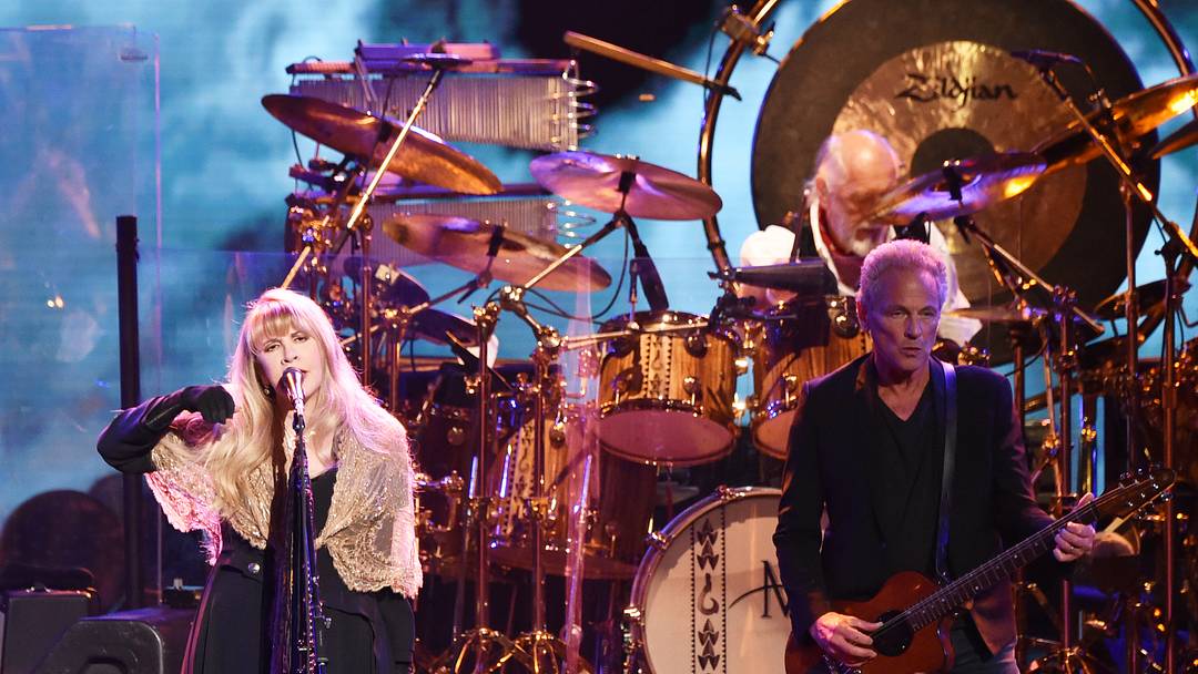 Stevie Nicks and Lindsey Buckingham performing in 2018