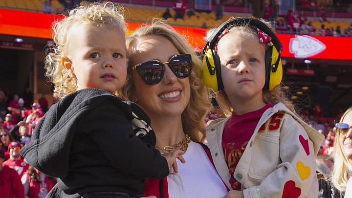Brittany Mahomes' outfit matches kids Sterling, Bronze working out together
