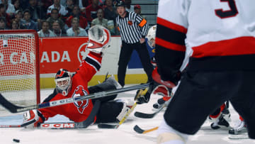 Brodeur makes sprawling save