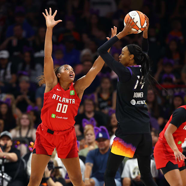 Atlanta Dream forward Naz Hillmon defends against Phoenix Mercury forward DeWanna Bonner. 