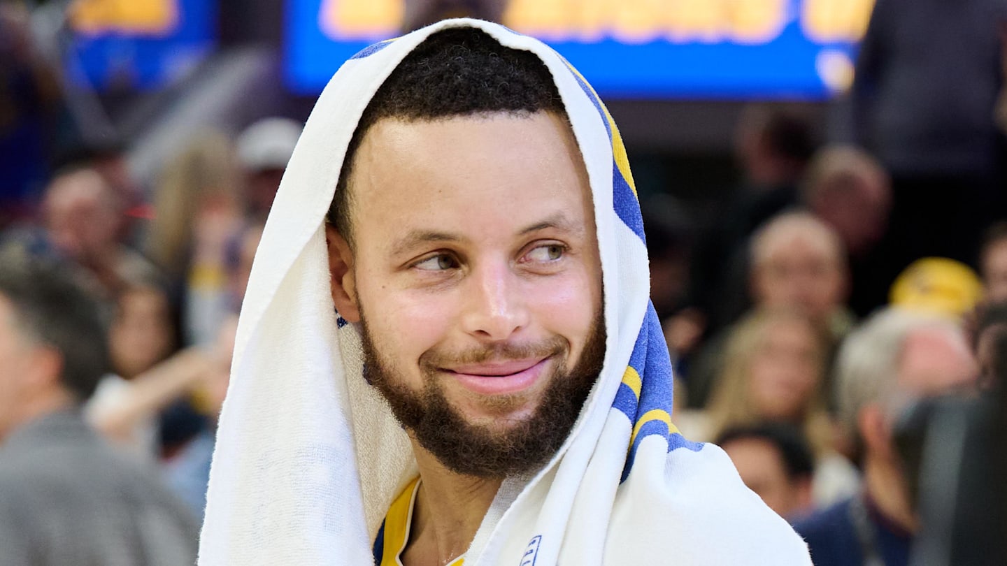 Golden State Warriors Star Steph Curry Wins NBA Fan Award