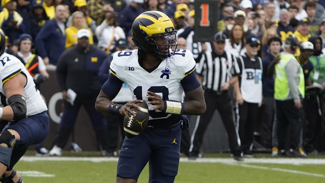 Michigan Wolverines quarterback Bryce Underwood (19) throws the ball against the Northwestern Wildcats during the first half at Wrigley Field. 