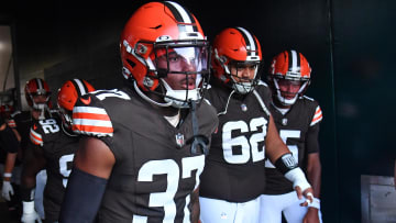 Cleveland Browns, D'Anthony Bell, Siaki Ika