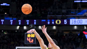 Jackson Shelstad hit 3-6 threes in Oregon's 87-83 loss to Arizona in the NCAA Tournament. Pete Thamel of ESPN reports he's returning for his junior year.