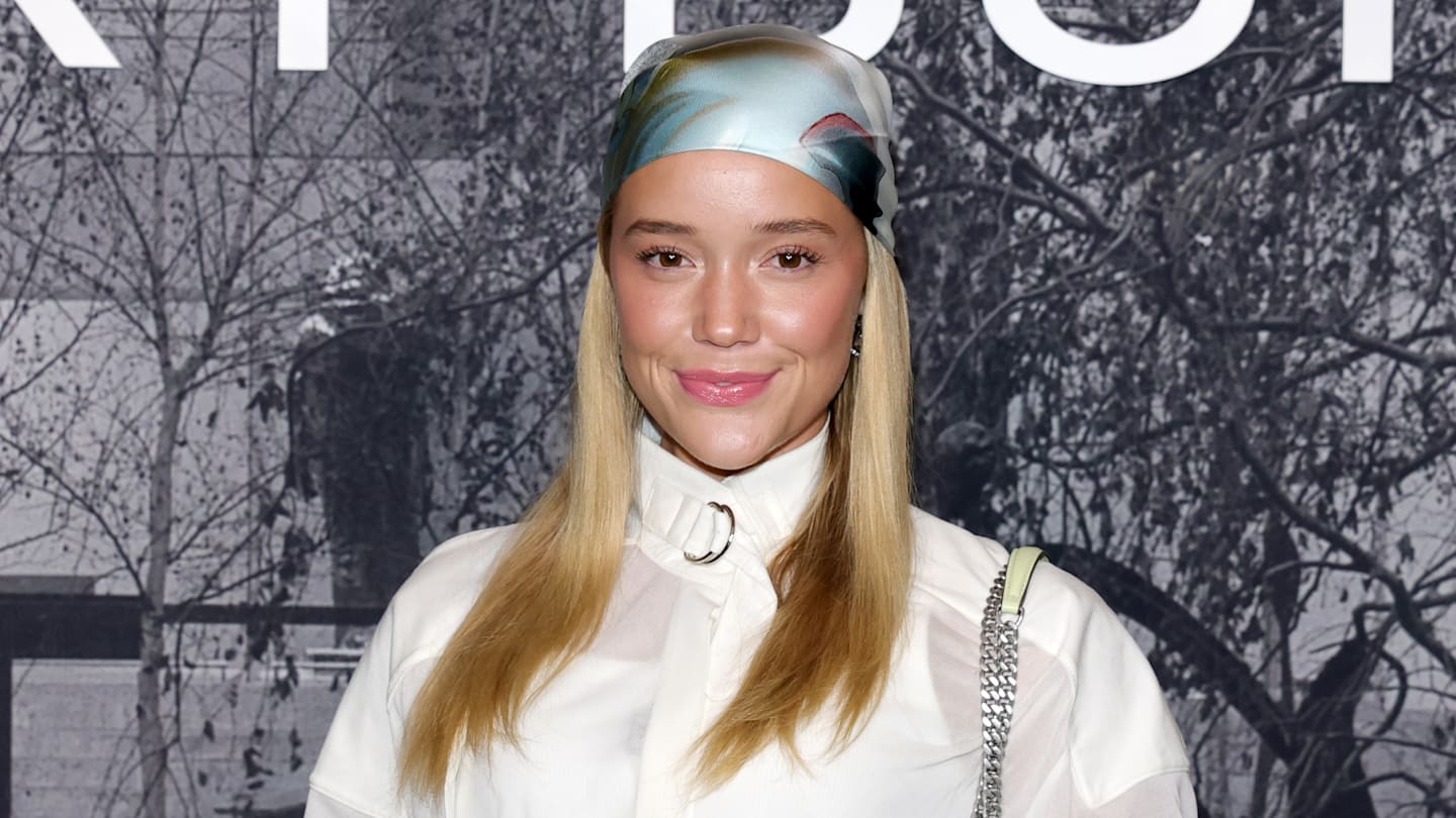 Olivia Ponton’s Hawaii Getaway Doubles as a Lesson in Beach Swimsuit Fashion