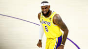 James dio su balance de un movido mercado de cambios por parte de los Lakers