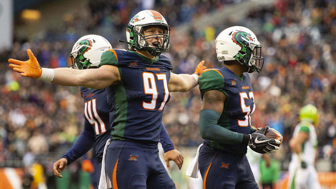 Seattle Dragons defensive end Jacquies Smith Seattle Dragons defensive end Jacquies Smith