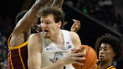 Oregon’s Nate Bittle center, battles for position against USC’s Rashaun Agee, left, and Wesley Yates III during the second half.