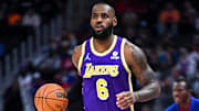 James volvió a la acción tras un juego de suspensión de parte de la NBA