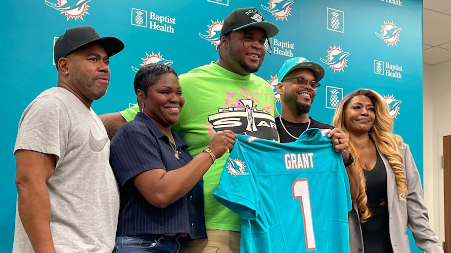 Miami Dolphins first-round pick Kenneth Grant with his family on Friday, April 25, 2025, in Miami Gardens. | Hal Habib / USA TODAY NETWORK via Imagn Images