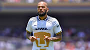 El brasileño Dani Alves de los Pumas se reencontrará con el Barcelona en la disputa por el Trofeo Joan Gamper.