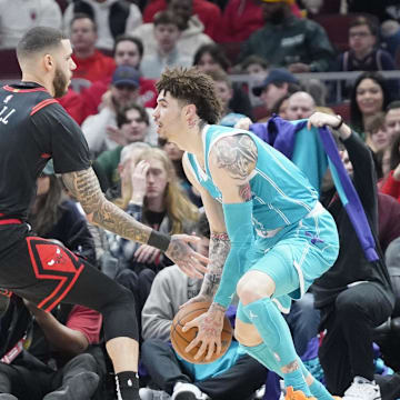 Lonzo defends his brother LaMelo.