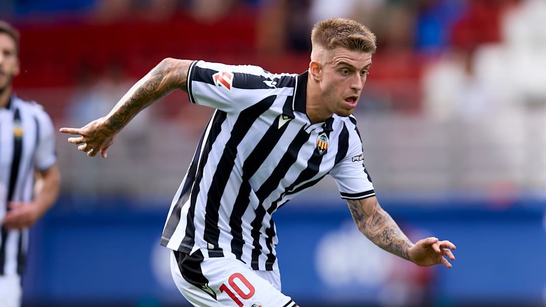 El periodista argentino César Merlo indicó que Necaxa contará con el extremo izquierdo español Raúl Sánchez a partir del Apertura 2025, procedente del Castellón de su país.