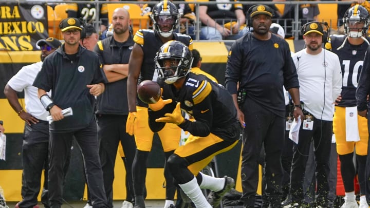 Sep 10, 2023; Pittsburgh, Pennsylvania, USA;  Pittsburgh Steelers wide receiver Allen Robinson II (11) makes a catch against the San Francisco 49ers during the second half at Acrisure Stadium. Mandatory Credit: Gregory Fisher-USA TODAY Sports