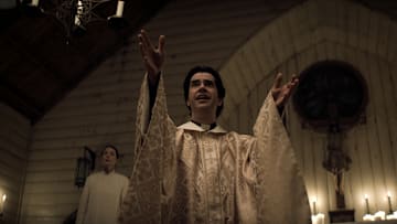 (L to R) SAMANTHA SLOYAN as BEV KEANE and HAMISH LINKLATER as FATHER PAUL in episode 106 of MIDNIGHT MASS 