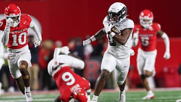 True freshman Jordon Davison has rushed for 250 yards and eight touchdowns while averaging 7.1 yards a carry. The Ducks lead the Big Ten in rushing at 242 yards per game.