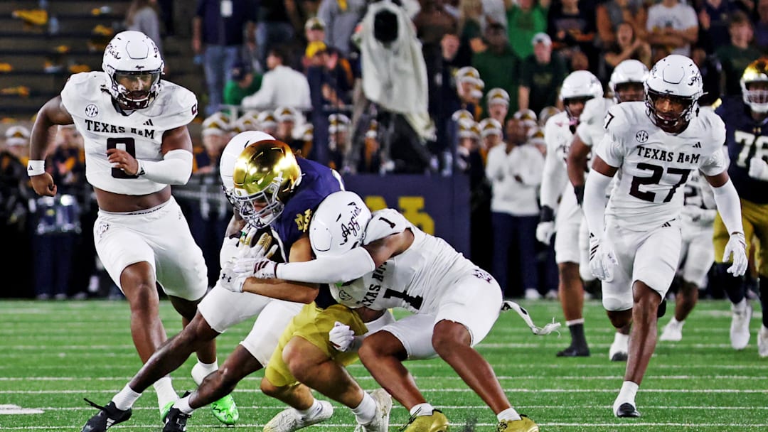 Sep 13, 2025; South Bend, Indiana, USA; Notre Dame Fighting Irish tight end Eli Raridon (9) makes a catch as Texas A&M Aggies safety Bryce Anderson (1) defends during the second half at Notre Dame Stadium. Mandatory Credit: Trevor Ruszkowski-Imagn Images Sep 13, 2025; South Bend, Indiana, USA; Notre Dame Fighting Irish tight end Eli Raridon (9) makes a catch as Texas A&M Aggies safety Bryce Anderson (1) defends during the second half at Notre Dame Stadium. Mandatory Credit: Trevor Ruszkowski-Imagn Images