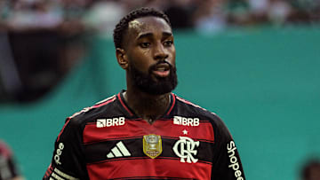 Gerson virou alvo de protestos da torcida do Flamengo