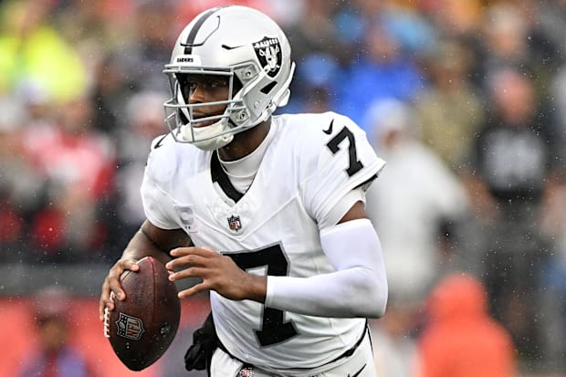 Las Vegas Raiders quarterback Geno Smith (7) drops back to pass against the New England Patriots