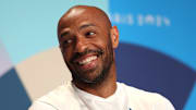 Thierry Henry est mis en valeur dans cette pub.