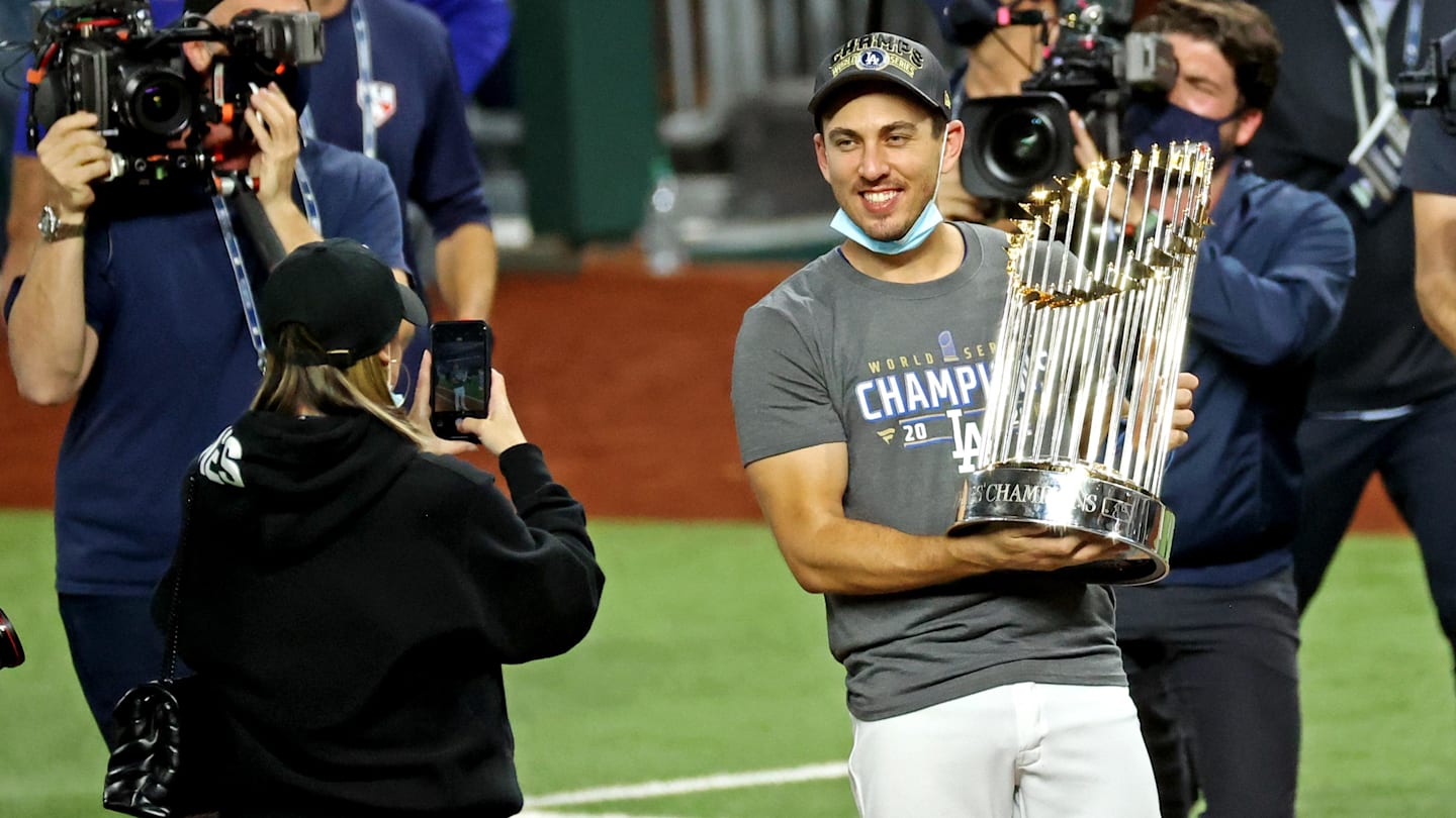 Dodgers Claim Infielder Alexander Amid Muncy Injury, Barnes Joins Giants