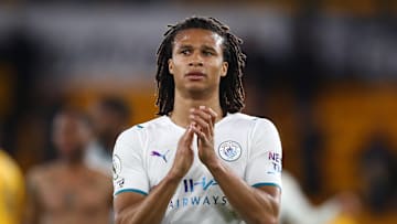 Nathan Ake berpeluang bertahan di Manchester City setelah diincar Chelsea