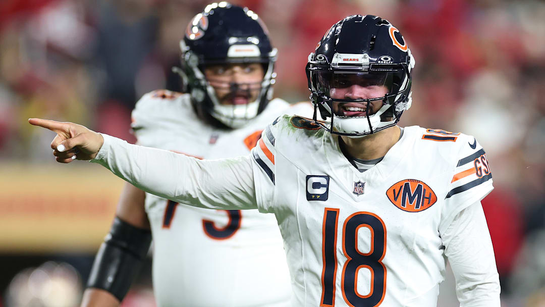 Chicago Bears quarterback Caleb Williams (18)