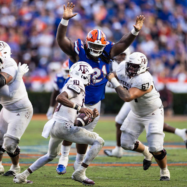 Florida Gators defensive lineman Desmond Watson (21) attempts to tackle Texas A&M Aggies quarterback Marcel Reed (10).