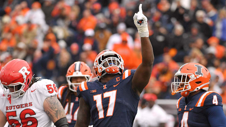 Illinois linebacker Gabe Jacas