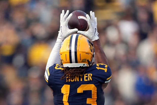 California Golden Bears wide receiver Nyziah Hunter (13) catches a pass against the Stanford Cardinal.