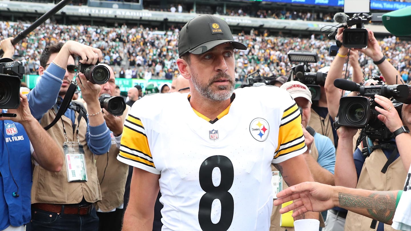 Pittsburgh Steelers #39 Aaron Rodgers Could Pass Brett Favre in Week 2