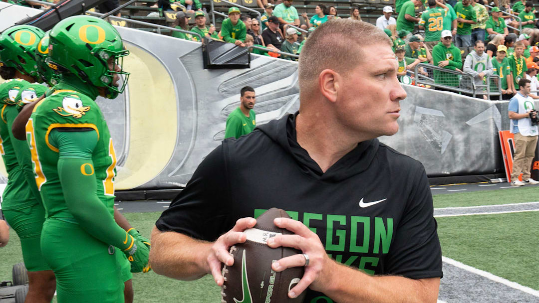 Oregon defensive coordinator Tosh Lupoi