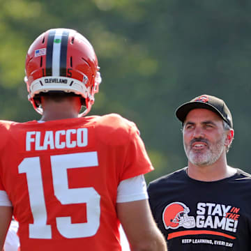 Cleveland Browns head coach Kevin Stefanski, facing, chats with quarterback Joe Flacco (15) during NFL training camp at CrossCountry Mortgage Campus, Wednesday, July 30, 2025, in Berea, Ohio.