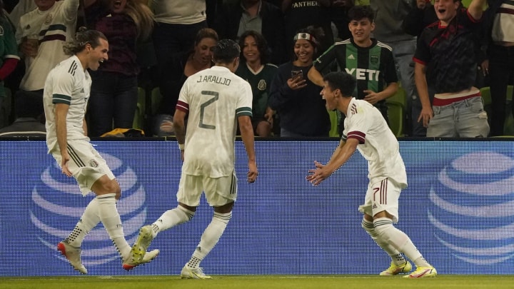 Jugadores de México celebran un gol. Jugadores de México celebran un gol.
