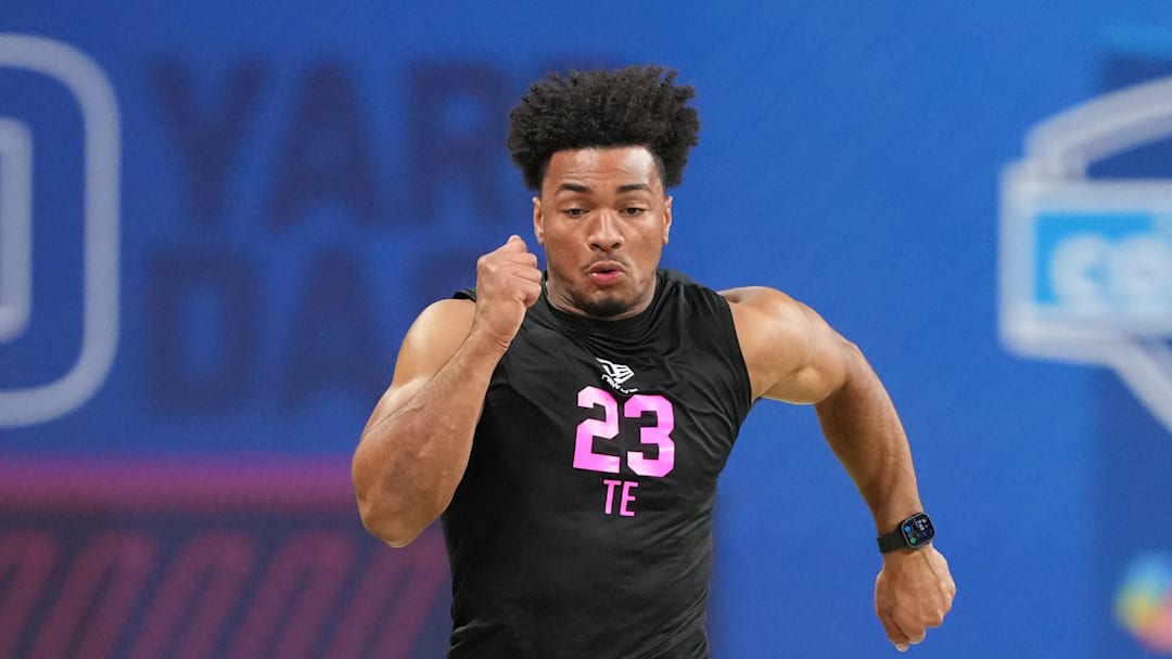 Feb 27, 2026; Indianapolis, IN, USA; Oregon tight end Kenyon Sadiq (TE23) during the NFL Scouting Combine at Lucas Oil Stadium. 