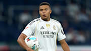 Kylian Mbappé est titulaire avec le Real Madrid pour défier Oviedo. 