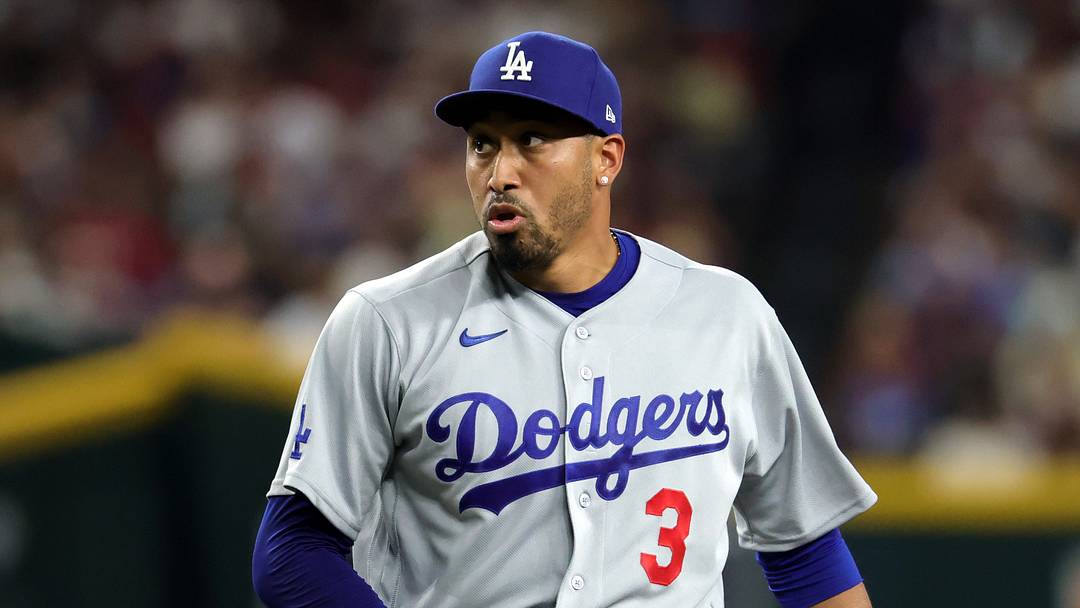 Aug 7, 2026; Phoenix, Arizona, USA; Los Angeles Dodgers pitcher Edwin Diaz against the Arizona Diamondbacks at Chase Field. Mandatory Credit: Mark J. Rebilas-Imagn Images Aug 7, 2026; Phoenix, Arizona, USA; Los Angeles Dodgers pitcher Edwin Diaz against the Arizona Diamondbacks at Chase Field. Mandatory Credit: Mark J. Rebilas-Imagn Images