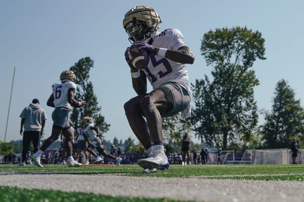 Keith Reynolds toes the sideline while making a catch in practice. 