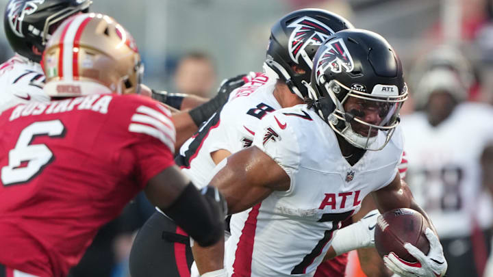 Oct 19, 2025; Santa Clara, California, USA; Atlanta Falcons running back Bijan Robinson (7) runs the ball past San Francisco 49ers safety Malik Mustapha (6) during the second quarter at Levi's Stadium. Mandatory Credit: Darren Yamashita-Imagn Images