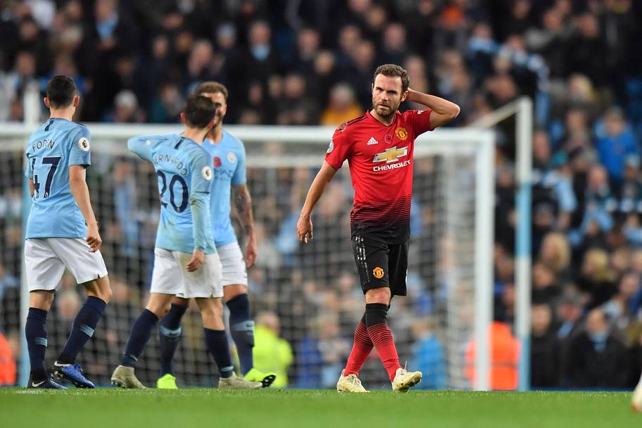 Juan Mata scratching his head.