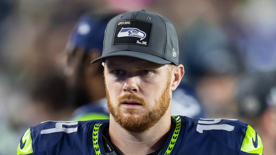 Seattle Seahawks quarterback Sam Darnold (14) 