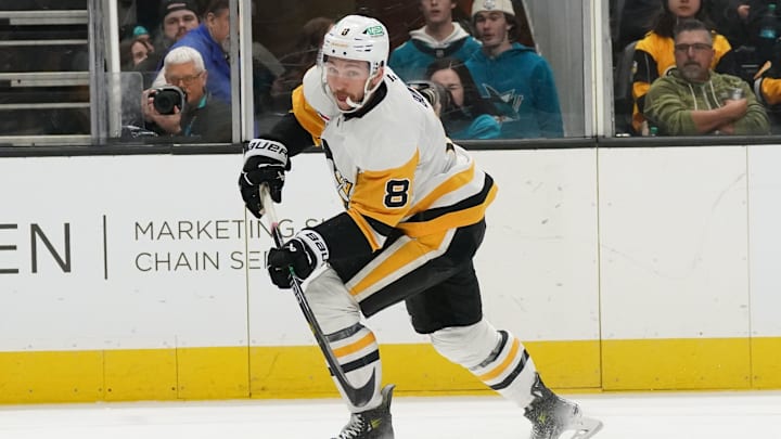 Jan 27, 2025; San Jose, California, USA;  Pittsburgh Penguins left winger Michael Bunting (8) controls the puck during the first period against the San Jose Sharks at SAP Center at San Jose. Mandatory Credit: David Gonzales-Imagn Images